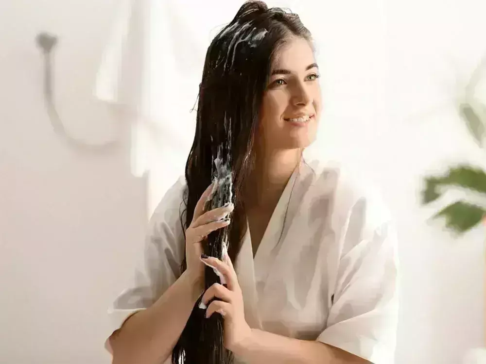 अब नहीं खरीदना पड़ेगा बाजार का महंगा कंडीशनर, जानें घर पर बनाने का तरीका अब नहीं खरीदना पड़ेगा बाजार का महंगा कंडीशनर, जानें घर पर बनाने का तरीका