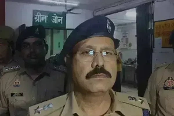 हरदोई में गोकशों और पुलिस के बीच मुठभेड़, अवैध हथियार बरामद हरदोई में गोकशों और पुलिस के बीच मुठभेड़, अवैध हथियार बरामद