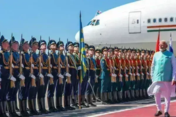 रूस के पहले डिप्टी पीएम ने की नरेंद्र मोदी की अगवानी, चीन के लिए क्या है संकेत ? रूस के पहले डिप्टी पीएम ने की नरेंद्र मोदी की अगवानी, चीन के लिए क्या है संकेत ?