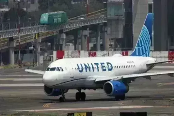 टेकऑफ करते ही निकल गया विमान का पहिया, बाल-बाल बचे 174 यात्री टेकऑफ करते ही निकल गया विमान का पहिया, बाल-बाल बचे 174 यात्री