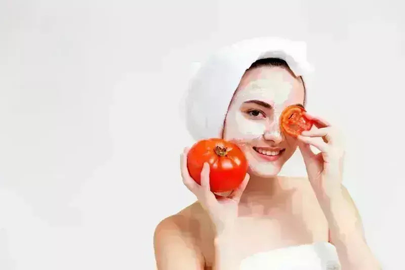 टमाटर के आगे फेल हो जाएंगे सारे महंगे फेस प्रोडक्ट, ऐसे करें इस्तेमाल