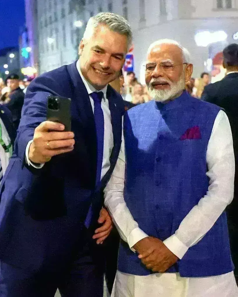 рд╡рд┐рдпрдирд╛ рдкрд╣реБрдВрдЪрддреЗ рд╣реА рдЪрд╛рдВрд╕рд▓рд░ рдХрд╛рд░реНрд▓ рдиреЗрд╣рдорд░ рдиреЗ рд▓рдЧрд╛рдпрд╛ рдЧрд▓реЗ рдФрд░ рдЦреАрдВрдЪреА рд╕реЗрд▓реНрдлреА рд╡рд┐рдпрдирд╛ рдкрд╣реБрдВрдЪрддреЗ рд╣реА рдЪрд╛рдВрд╕рд▓рд░ рдХрд╛рд░реНрд▓ рдиреЗрд╣рдорд░ рдиреЗ рд▓рдЧрд╛рдпрд╛ рдЧрд▓реЗ рдФрд░ рдЦреАрдВрдЪреА рд╕реЗрд▓реНрдлреА