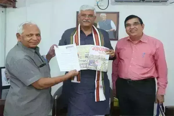 केन्द्रीय पर्यटन मंत्री गजेंद्र सिंह शेखावत से संसद के बजट सत्र में राजस्थानी भाषा को संवैधानिक मान्यता दिलाने का अनुरोध केन्द्रीय पर्यटन मंत्री गजेंद्र सिंह शेखावत से संसद के बजट सत्र में राजस्थानी भाषा को संवैधानिक मान्यता दिलाने का अनुरोध