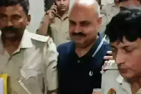 स्वाति मालीवाल हमला मामला : सीएम केजरीवाल के सहयोगी बिभव कुमार की जमानत याचिका खारिज स्वाति मालीवाल हमला मामला : सीएम केजरीवाल के सहयोगी बिभव कुमार की जमानत याचिका खारिज