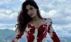 जान्हवी कपूर की उलझ के नए पोस्टर ने बढ़ाया प्रशंसकों का उत्साह, अजय देवगन को टक्कर देने के लिए तैयार अभिनेत्री