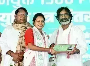 CM Hemant ने 1,500 शिक्षकों को दिए नियुक्ति पत्र, कहा- विकास और रोजगार पर विपक्षियों से खुली बहस को तैयार CM Hemant ने 1,500 शिक्षकों को दिए नियुक्ति पत्र, कहा- विकास और रोजगार पर विपक्षियों से खुली बहस को तैयार