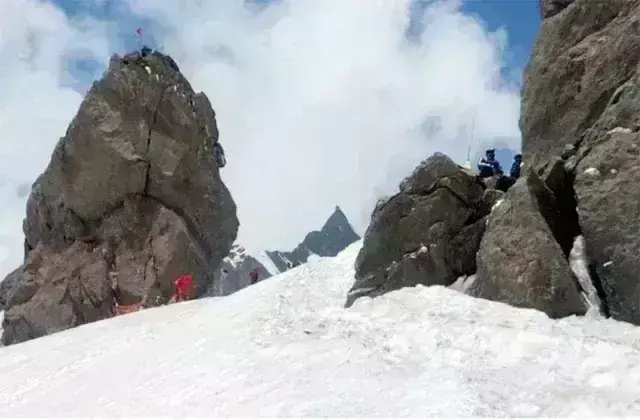 32 рдХрд┐рд▓реЛрдореАрдЯрд░ рдХрд╛ рдЬреЛрдЦрд┐рдо рднрд░рд╛ рд░рд╛рд╕реНрддрд╛ рдкрд╛рд░ рдХрд░рдиреЗ рдХреЗ рдмрд╛рдж рд╣реЛрддреЗ рд╣реИрдВ рд╢реНрд░реАрдЦрдВрдб рдорд╣рд╛рджреЗрд╡ рдХреЗ рджреАрджрд╛рд░ 32 рдХрд┐рд▓реЛрдореАрдЯрд░ рдХрд╛ рдЬреЛрдЦрд┐рдо рднрд░рд╛ рд░рд╛рд╕реНрддрд╛ рдкрд╛рд░ рдХрд░рдиреЗ рдХреЗ рдмрд╛рдж рд╣реЛрддреЗ рд╣реИрдВ рд╢реНрд░реАрдЦрдВрдб рдорд╣рд╛рджреЗрд╡ рдХреЗ рджреАрджрд╛рд░