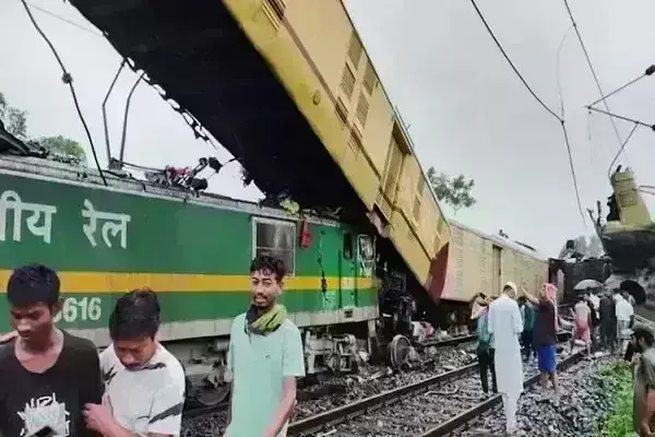 рдХрдВрдЪрдирдЬрдВрдЧрд╛ рдЯреНрд░реЗрди рд╣рд╛рджрд╕реЗ рдореЗрдВ рд▓реЛрдХреЛ рдкрд╛рдпрд▓рдЯ рдХреЛ рдорд┐рд▓реА рдХреНрд▓реАрди рдЪрд┐рдЯ; рднрд╛рд╡реБрдХ рд╣реБрдИ рдкрддреНрдиреА рдмреЛрд▓реА- рдЕрдм рдЙрдирдХреА рдЖрддреНрдорд╛ рдХреЛ рд╢рд╛рдВрддрд┐ рдорд┐рд▓реЗрдЧреА рдХрдВрдЪрдирдЬрдВрдЧрд╛ рдЯреНрд░реЗрди рд╣рд╛рджрд╕реЗ рдореЗрдВ рд▓реЛрдХреЛ рдкрд╛рдпрд▓рдЯ рдХреЛ рдорд┐рд▓реА рдХреНрд▓реАрди рдЪрд┐рдЯ; рднрд╛рд╡реБрдХ рд╣реБрдИ рдкрддреНрдиреА рдмреЛрд▓реА- рдЕрдм рдЙрдирдХреА рдЖрддреНрдорд╛ рдХреЛ рд╢рд╛рдВрддрд┐ рдорд┐рд▓реЗрдЧреА