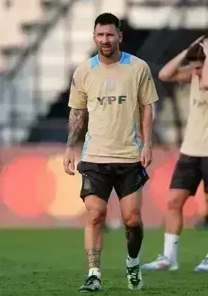 चोट के कारण मेसी अनिश्चित काल के लिए मैदान से बाहर चोट के कारण मेसी अनिश्चित काल के लिए मैदान से बाहर