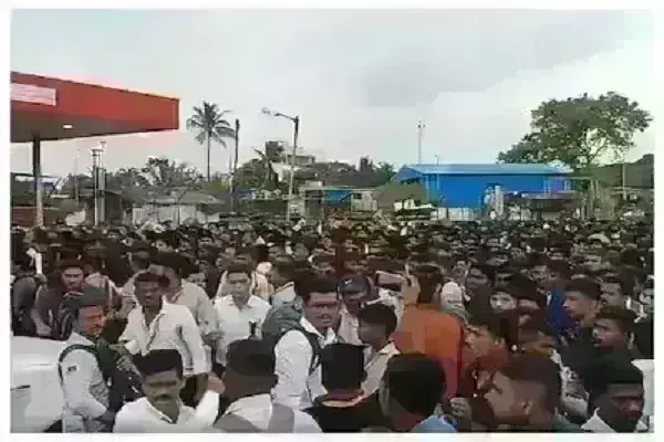 Air India में 2216 वैकेंसी, पहुंच गए 25000 लोग, VIDEO में देखें एयरपोर्ट पर कैसे बन गए हालात Air India में 2216 वैकेंसी, पहुंच गए 25000 लोग, VIDEO में देखें एयरपोर्ट पर कैसे बन गए हालात