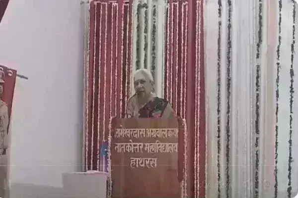 हाथरस हादसे पर राज्यपाल आनंदीबेन ने कहा -अंधश्रद्धा बढ़ाना एक गुनाह है,इसके लिए सज़ा होनी चाहिए