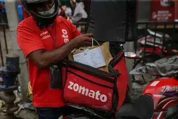 इस शख्स ने खोला Zomato का राज, बताया कितना महंगा पड़ता है रेस्टोरेंट के मुकाबले खाना मंगाना