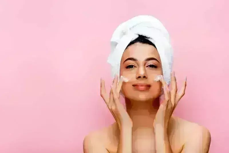 प्राइमर लगाते वक्त भूलकर भी न करें ये गलतियां, वरना स्किन को हो सकता है नुकसान प्राइमर लगाते वक्त भूलकर भी न करें ये गलतियां, वरना स्किन को हो सकता है नुकसान