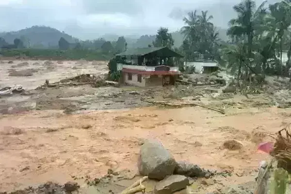 केरल के वायनाड में भूस्खलन से मची तबाही, 19 की मौत; मलबे में दबे सैकड़ों लोग केरल के वायनाड में भूस्खलन से मची तबाही, 19 की मौत; मलबे में दबे सैकड़ों लोग