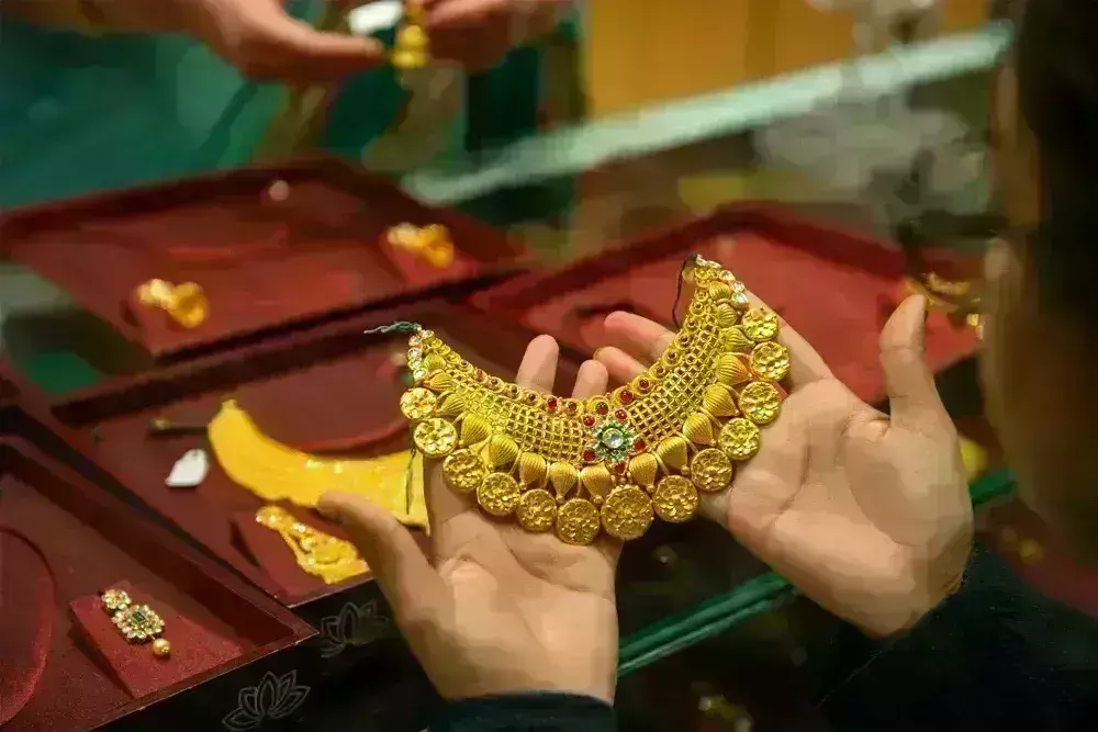 рдЪрд╛рдВрджреА 83 рд╣рдЬрд╛рд░ рдХреЗ рдкрд╛рд░; рд╕реЛрдиреЗ рдиреЗ рднреА рджрд┐рдЦрд╛рдП рддреЗрд╡рд░ рдЪрд╛рдВрджреА 83 рд╣рдЬрд╛рд░ рдХреЗ рдкрд╛рд░; рд╕реЛрдиреЗ рдиреЗ рднреА рджрд┐рдЦрд╛рдП рддреЗрд╡рд░