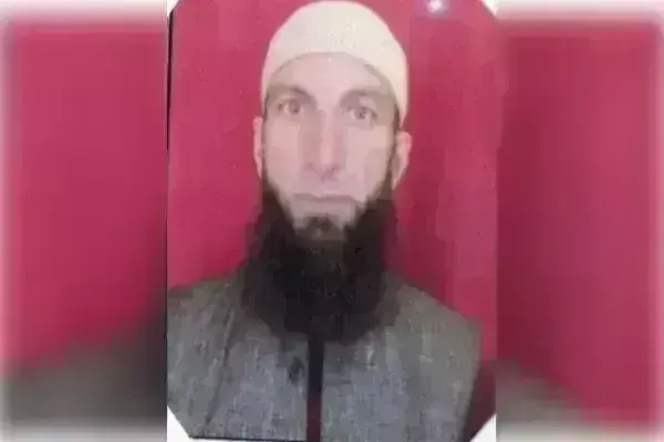 भारतीय सेना ने पुंछ से एक आतंकी को किया गिरफ्तार, विदेशी पिस्तौल बरामद भारतीय सेना ने पुंछ से एक आतंकी को किया गिरफ्तार, विदेशी पिस्तौल बरामद