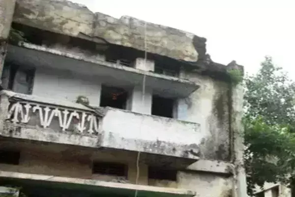 मध्य प्रदेश में जर्जर इमारतों पर प्रशासन की नजर, जनता से भी मांगा ब्यौरा मध्य प्रदेश में जर्जर इमारतों पर प्रशासन की नजर, जनता से भी मांगा ब्यौरा