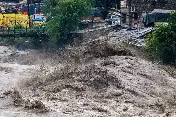 हिमाचल में प्रकृति का कहर जारी, लाहौल-स्पीति बादल फटने से मची तबाही
