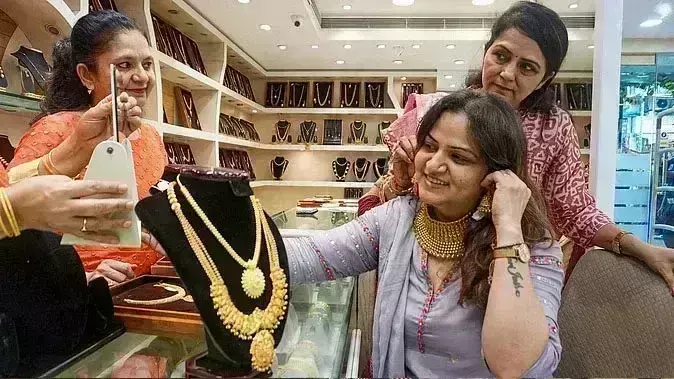 рд╕реЛрдирд╛ 250 рд░реБрдкрдпреЗ рдордЬрдмреВрдд рд╣реБрдЖ, рдЪрд╛рдВрджреА 1300 рд░реБрдкрдпреЗ рдлрд┐рд╕рд▓реА рд╕реЛрдирд╛ 250 рд░реБрдкрдпреЗ рдордЬрдмреВрдд рд╣реБрдЖ, рдЪрд╛рдВрджреА 1300 рд░реБрдкрдпреЗ рдлрд┐рд╕рд▓реА