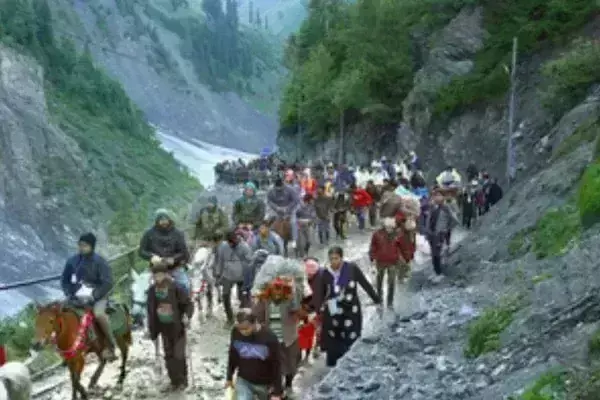 अमरनाथ यात्रा उत्तरी कश्मीर मार्ग से जारी रहेगी, 651 तीर्थयात्रियों का एक और जत्था रवाना
