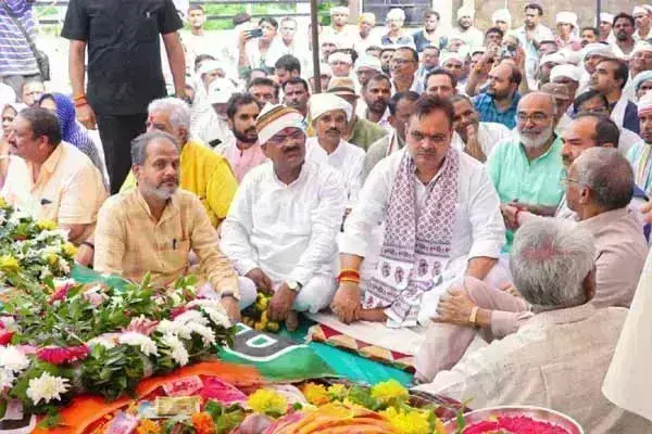 मुख्यमंत्री भजनलाल शर्मा ने सलूम्बर विधायक स्व. अमृतलाल मीणा को दी श्रद्धांजलि मुख्यमंत्री भजनलाल शर्मा ने सलूम्बर विधायक स्व. अमृतलाल मीणा को दी श्रद्धांजलि