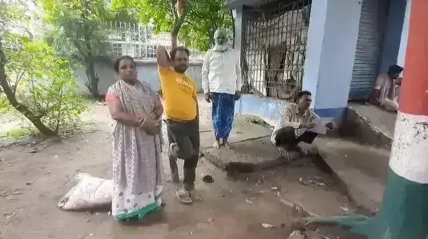 рдирд╛рд▓рдиреНрджрд╛ :-NH 20 рдкрд░ рд╕рдбрд╝рдХ рд╣рд╛рджрд╕реЗ рдореЗрдВ рдпреБрд╡рдХ рдХреА рдореМрдд, рдмрд╛рдЬрд╛рд░ рд╕реЗ рдШрд▒ рд▓реМрдЯ рд░рд╣рд╛ рдерд╛ рдирд╛рд▓рдиреНрджрд╛ :-NH 20 рдкрд░ рд╕рдбрд╝рдХ рд╣рд╛рджрд╕реЗ рдореЗрдВ рдпреБрд╡рдХ рдХреА рдореМрдд, рдмрд╛рдЬрд╛рд░ рд╕реЗ рдШрд▒ рд▓реМрдЯ рд░рд╣рд╛ рдерд╛