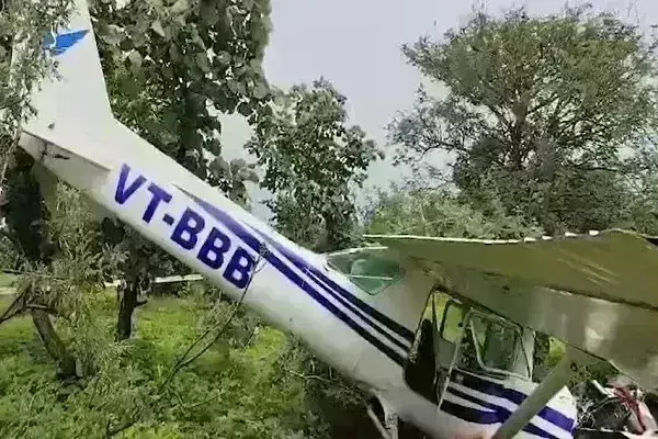 मध्य प्रदेश में विमान दुर्घटनाग्रस्त, दोनों पायलट घायल; इंजन फेल होने की आशंका