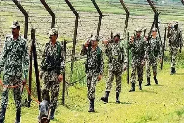 BSF ने इंटरनेशनल बॉर्डर के पास 7 बांग्लादेशियों को पकड़ा, दो भारतीय मददगार हिरासत में