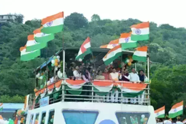 भोपाल के बड़े तालाब के बोट क्लब पर बीजेपी का तिरंगा अभियान