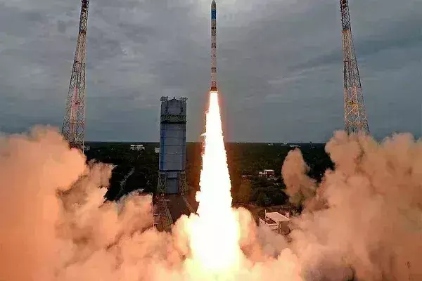 ISRO ने की SSLV-D3 रॉकेट की सफल लॉन्चिंग, देश को मिला नया ऑपरेशनल रॉकेट ISRO ने की SSLV-D3 रॉकेट की सफल लॉन्चिंग, देश को मिला नया ऑपरेशनल रॉकेट