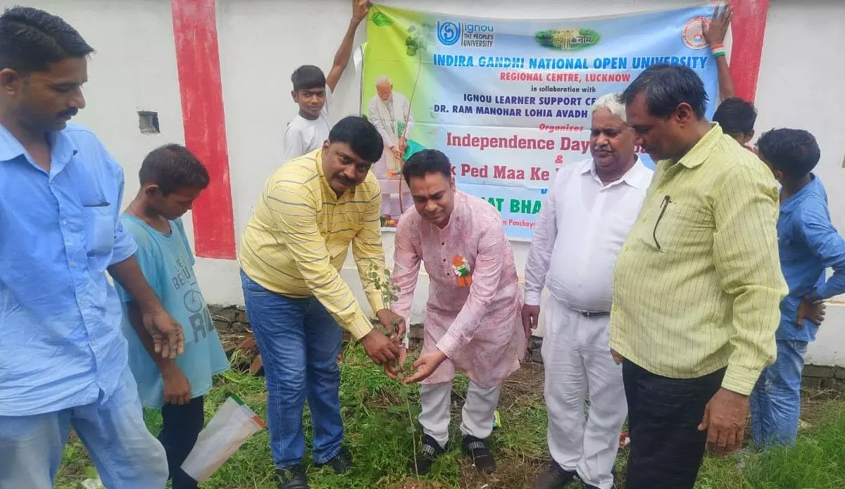 स्वतंत्रता दिवस पर बच्चों ने पौधे रोपित कर लिया देखभाल का संकल्प