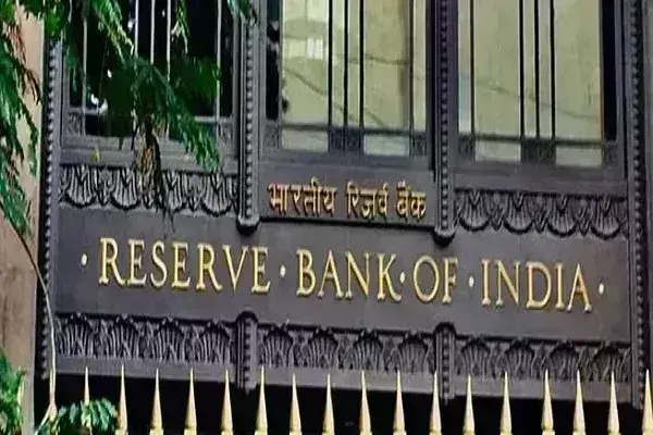 RBI ने बैंक ऑफ महाराष्ट्र पर ठोका 1.27 करोड़ रुपये का जुर्माना, हिंदुजा लीलैंड फाइनेंस पर भी कसा शिकंजा