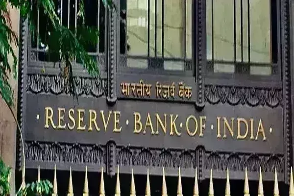 RBI ने बैंक ऑफ महाराष्ट्र पर ठोका 1.27 करोड़ रुपये का जुर्माना, हिंदुजा लीलैंड फाइनेंस पर भी कसा शिकंजा RBI ने बैंक ऑफ महाराष्ट्र पर ठोका 1.27 करोड़ रुपये का जुर्माना, हिंदुजा लीलैंड फाइनेंस पर भी कसा शिकंजा