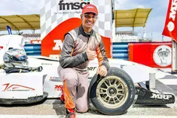 बेंगलुरु के 16 वर्षीय अभय मोहन ने जीती फॉर्मूला 1600 नेशनल चैंपियनशिप बेंगलुरु के 16 वर्षीय अभय मोहन ने जीती फॉर्मूला 1600 नेशनल चैंपियनशिप