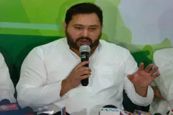 बिहार में रिकॉर्ड तोड़ महंगाई, बेरोजगारी, गरीबी और अपराध के लिए कौन है जिम्मेदार : तेजस्वी यादव बिहार में रिकॉर्ड तोड़ महंगाई, बेरोजगारी, गरीबी और अपराध के लिए कौन है जिम्मेदार : तेजस्वी यादव