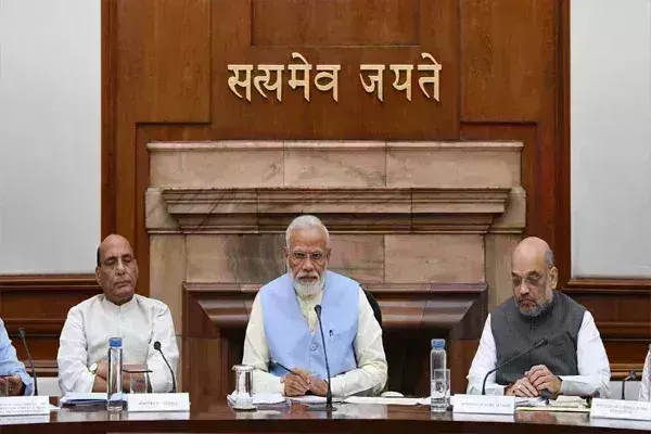 सैलरी का 50% पेंशन के रूप में मिलेगा; मोदी कैबिनेट का बड़ा फैसला सैलरी का 50% पेंशन के रूप में मिलेगा; मोदी कैबिनेट का बड़ा फैसला