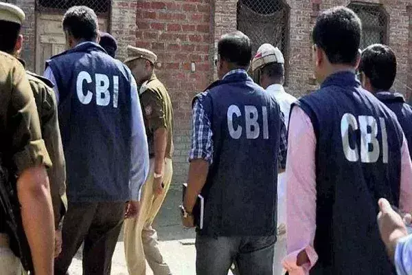 कोलकाता कांड: पूर्व प्रिंसिपल संदीप घोष के घर पहुंची CBI, भ्रष्टाचार मामले में 15 जगहों पर छापेमारी कोलकाता कांड: पूर्व प्रिंसिपल संदीप घोष के घर पहुंची CBI, भ्रष्टाचार मामले में 15 जगहों पर छापेमारी