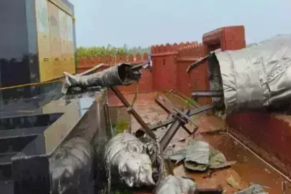 शिवाजी महाराज की 35 फीट ऊंची प्रतिमा ढही, नौसेना करेगी जांच; 8 माह पहले PM मोदी ने किया था अनावरण शिवाजी महाराज की 35 फीट ऊंची प्रतिमा ढही, नौसेना करेगी जांच; 8 माह पहले PM मोदी ने किया था अनावरण