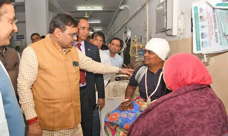 рдореБрдЦреНрдпрдордВрддреНрд░реА рдиреЗ рд╕рд╡рд╛рдИ рдорд╛рдирд╕рд┐рдВрд╣ рдЕрд╕реНрдкрддрд╛рд▓ рдореЗрдВ рдорд░реАрдЬреЛрдВ рдХреЗ рд╣рд╛рд▓рд╛рдд рдЬрд╛рдиреЗ рдФрд░ рдЙрдирдХреЗ рд╢реАрдШреНрд░ рд╕реНрд╡рд╛рд╕реНрдереНрдп рд▓рд╛рдн рдХреА рдХрд╛рдордирд╛ рдХреА-рд░рд╛рдЬрд╕реНрдерд╛рди рдореБрдЦреНрдпрдордВрддреНрд░реА рдиреЗ рд╕рд╡рд╛рдИ рдорд╛рдирд╕рд┐рдВрд╣ рдЕрд╕реНрдкрддрд╛рд▓ рдореЗрдВ рдорд░реАрдЬреЛрдВ рдХреЗ рд╣рд╛рд▓рд╛рдд рдЬрд╛рдиреЗ рдФрд░ рдЙрдирдХреЗ рд╢реАрдШреНрд░ рд╕реНрд╡рд╛рд╕реНрдереНрдп рд▓рд╛рдн рдХреА рдХрд╛рдордирд╛ рдХреА-рд░рд╛рдЬрд╕реНрдерд╛рди