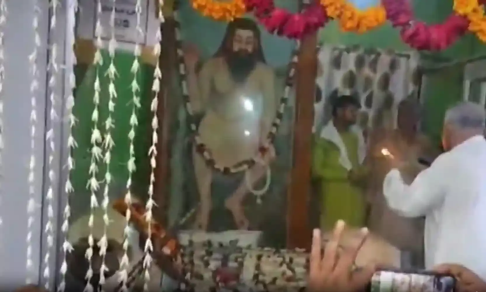 सीएम योगी जनपद चंदौली पंहुचे सीएम योगी जनपद चंदौली पंहुचे