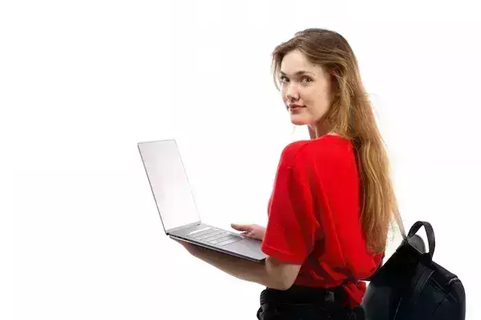 लैपटॉप और मोबाइल का अधिक इस्तेमाल होता है हानिकारक, इससे होती हैं हड्डियों की ये बीमारियां