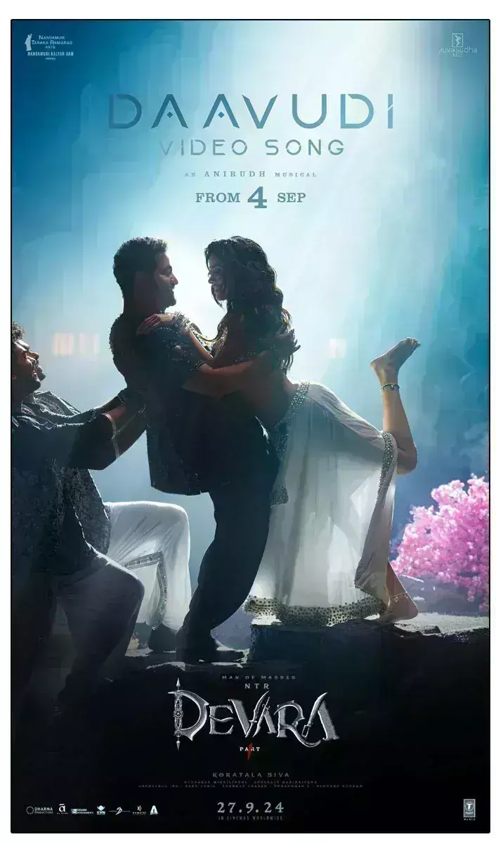 देवरा के तीसरे गाने दाउदी की सामने आई झलक, जूनियर एनटीआर संग जान्हवी कपूर ने हॉट लुक में लगाई आग देवरा के तीसरे गाने दाउदी की सामने आई झलक, जूनियर एनटीआर संग जान्हवी कपूर ने हॉट लुक में लगाई आग