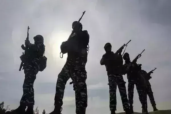 तेलंगाना में सुरक्षाबलों और नक्सलियों के बीच भीषण मुठभेड़, 6 माओवादी ढेर; 2 जवान घायल तेलंगाना में सुरक्षाबलों और नक्सलियों के बीच भीषण मुठभेड़, 6 माओवादी ढेर; 2 जवान घायल