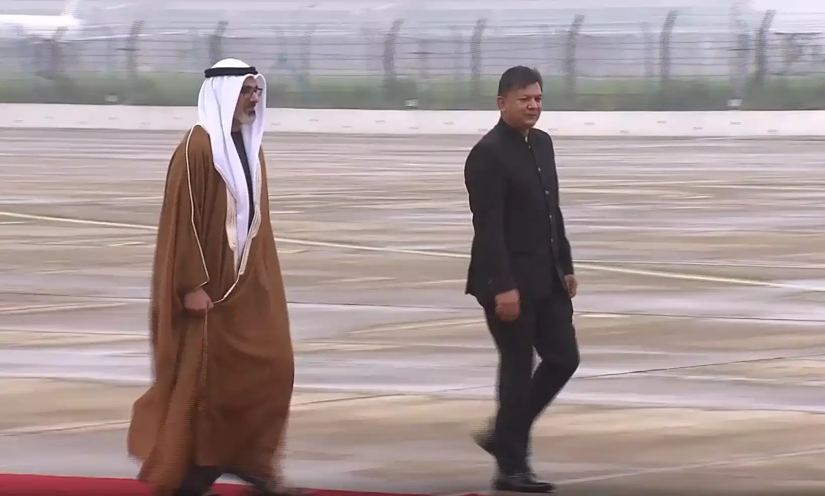 अबू धाबी के क्राउन प्रिंस भारत पहुंचे, द्विपक्षीय वार्ता और आर्थिक सहयोग पर फोकस अबू धाबी के क्राउन प्रिंस भारत पहुंचे, द्विपक्षीय वार्ता और आर्थिक सहयोग पर फोकस