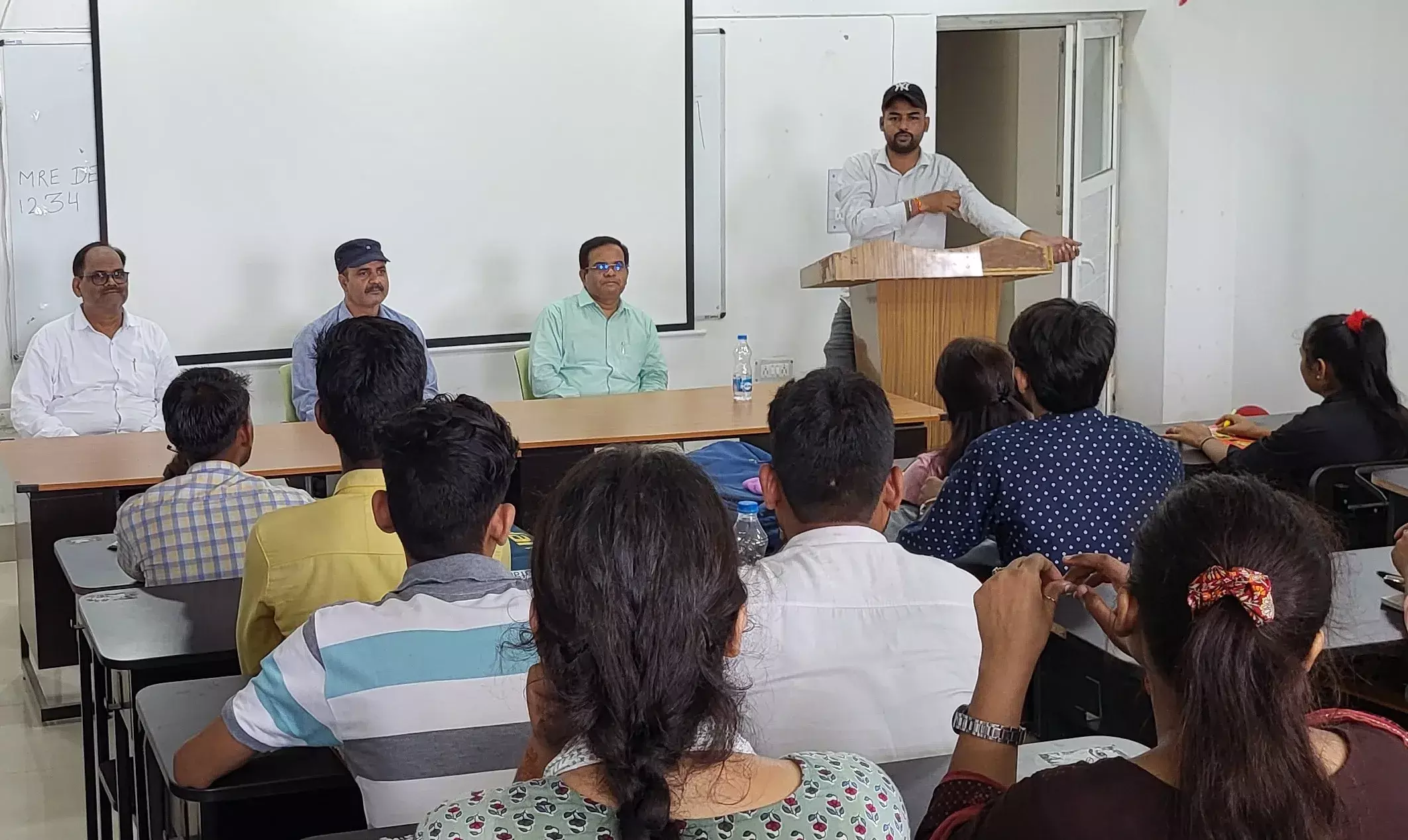 तकनीकी बदलावों ने डिजिटल मीडिया को ताकतवर बना दियाः वैभव तिवारी तकनीकी बदलावों ने डिजिटल मीडिया को ताकतवर बना दियाः वैभव तिवारी