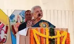 राज्यपाल आनंदीबेन पटेल ने इलाहाबाद संग्रहालय में कला प्रदर्शनी का शुभारंभ किया राज्यपाल आनंदीबेन पटेल ने इलाहाबाद संग्रहालय में कला प्रदर्शनी का शुभारंभ किया