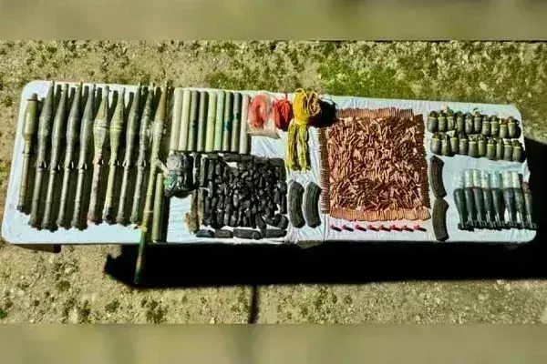 जम्मू-कश्मीर को दहलाने की साजिश नाकाम!, भारी मात्रा में हथियार और गोला-बारूद बरामद जम्मू-कश्मीर को दहलाने की साजिश नाकाम!, भारी मात्रा में हथियार और गोला-बारूद बरामद