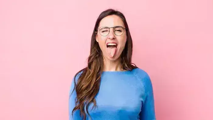 जीभ से कैसे पता चलती है बीमारी, आप भी शीशे में देखकर लगा सकते हैं पता