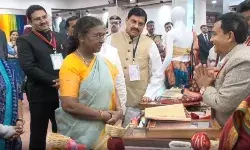 राष्ट्रपति द्रौपदी मुर्मु ने इंदौर के मृगनयनी एम्पोरियम पहुँचकर की खरीददारी राष्ट्रपति द्रौपदी मुर्मु ने इंदौर के मृगनयनी एम्पोरियम पहुँचकर की खरीददारी