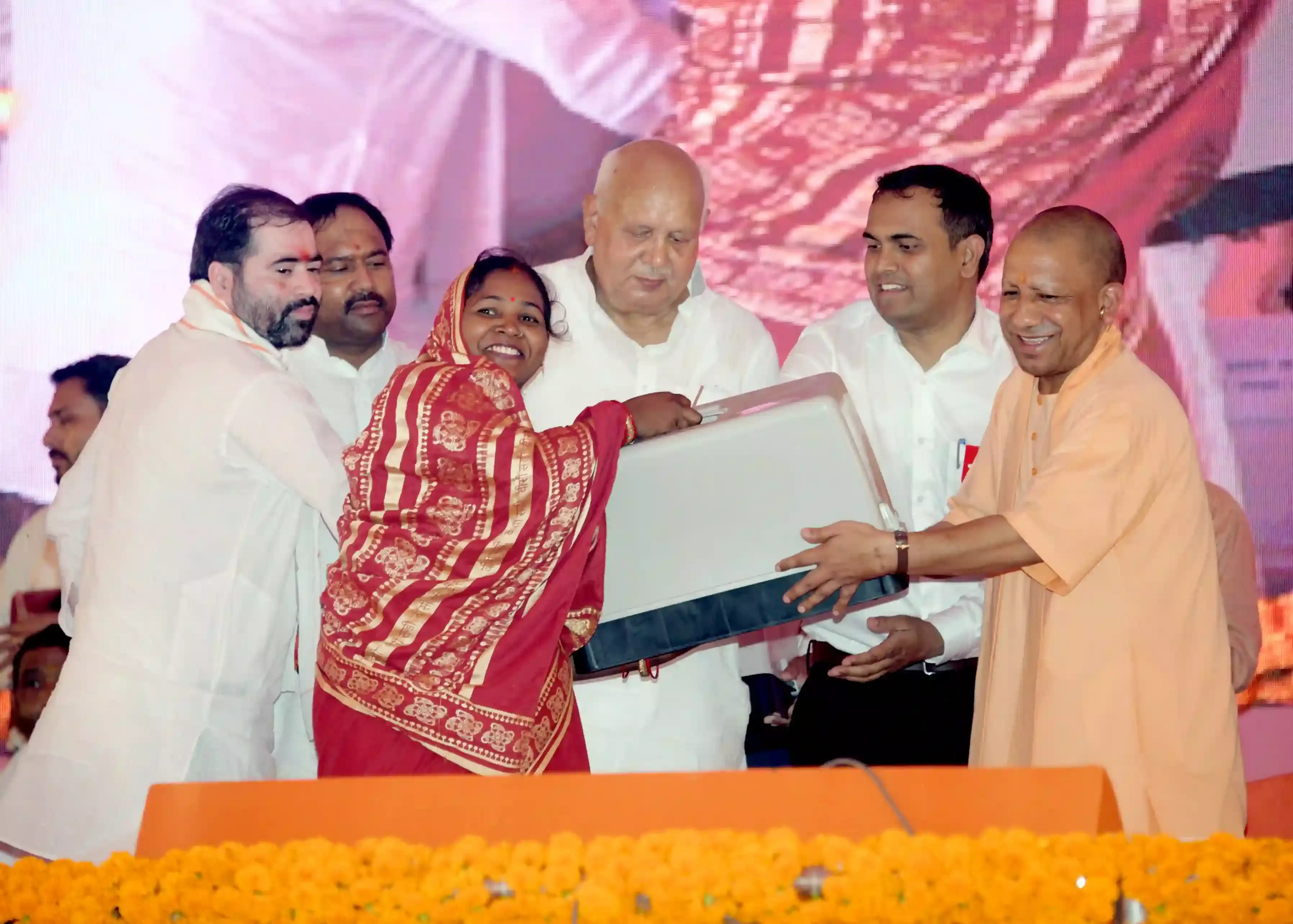मुख्यमंत्री योगी आदित्यनाथ ने अयोध्या में विभिन्न विकास परियोजनाओं का लोकार्पण एवं शिलान्यास किया मुख्यमंत्री योगी आदित्यनाथ ने अयोध्या में विभिन्न विकास परियोजनाओं का लोकार्पण एवं शिलान्यास किया